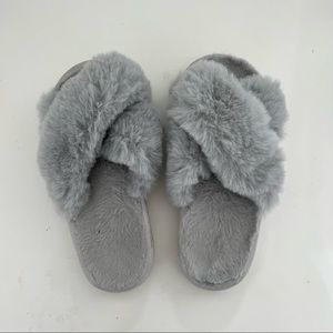 Gray Furry Criss Cross Slides Size 8